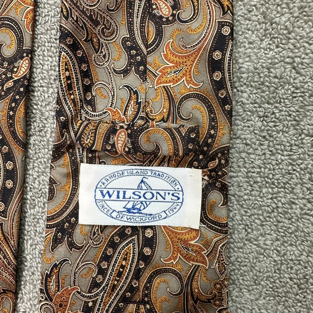 Wilsons of Wickford Mens Silk Paisley Tie Gold Tan Black Hand Sewn USA RN 88045